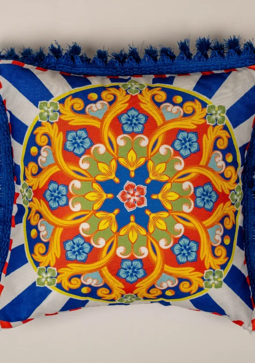 Mavi Kırmızı Çiçek Desenli Püsküllü Kırlent Kılıfı