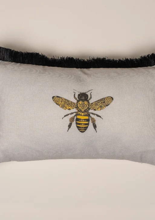 Arı Desenli Püsküllü Dikdörtgen Kırlent Kılıfı